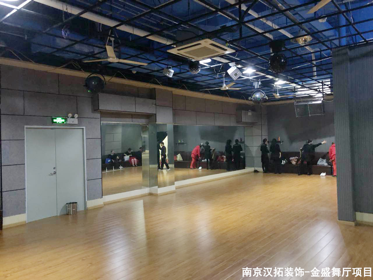 中央門(mén)金盛舞廳開(kāi)業(yè)啦！愛(ài)跳舞的朋友們快來(lái)看看吧